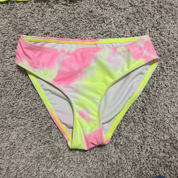 Shein . Bathing suit. - Picture 3 of 4